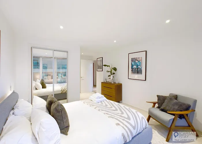 Deluxe Two Bed Apartment With River & City View