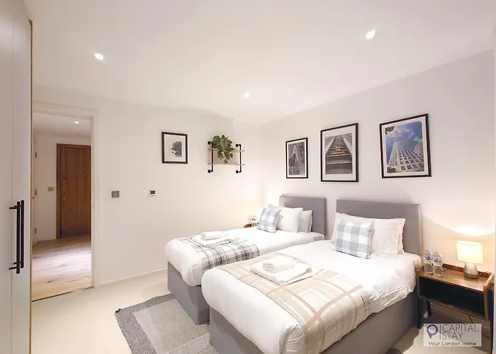 Deluxe Two Bed Apartment With River & City View