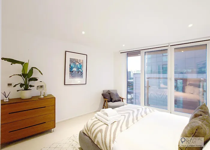 Deluxe Two Bed Apartment With River & City View